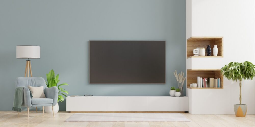 Instalar TV na parede de gesso é seguro? Veja os riscos e soluções